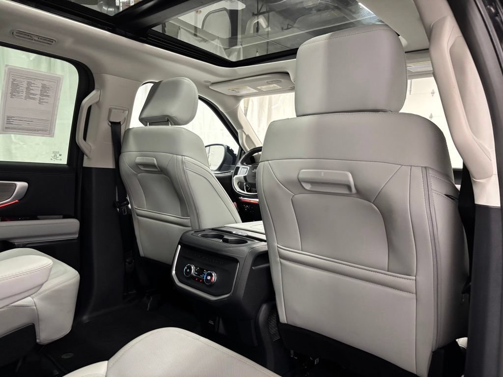 Used 2025 Ford Expedition Platinum AWD/4WD image 56