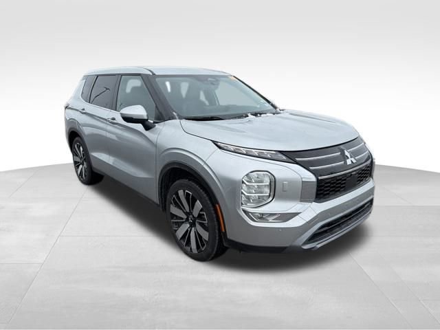 Used 2025 Mitsubishi Outlander SE