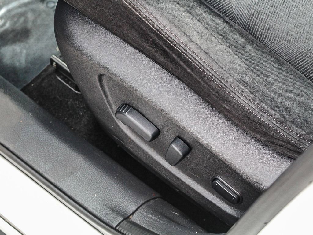 Used 2014 Nissan Rogue SV w/ SV Family Package image 23