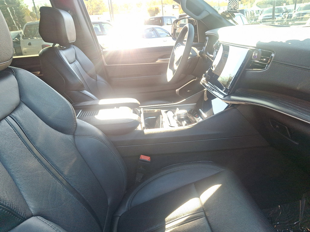 Used 2024 Jeep Wagoneer Series III image 11