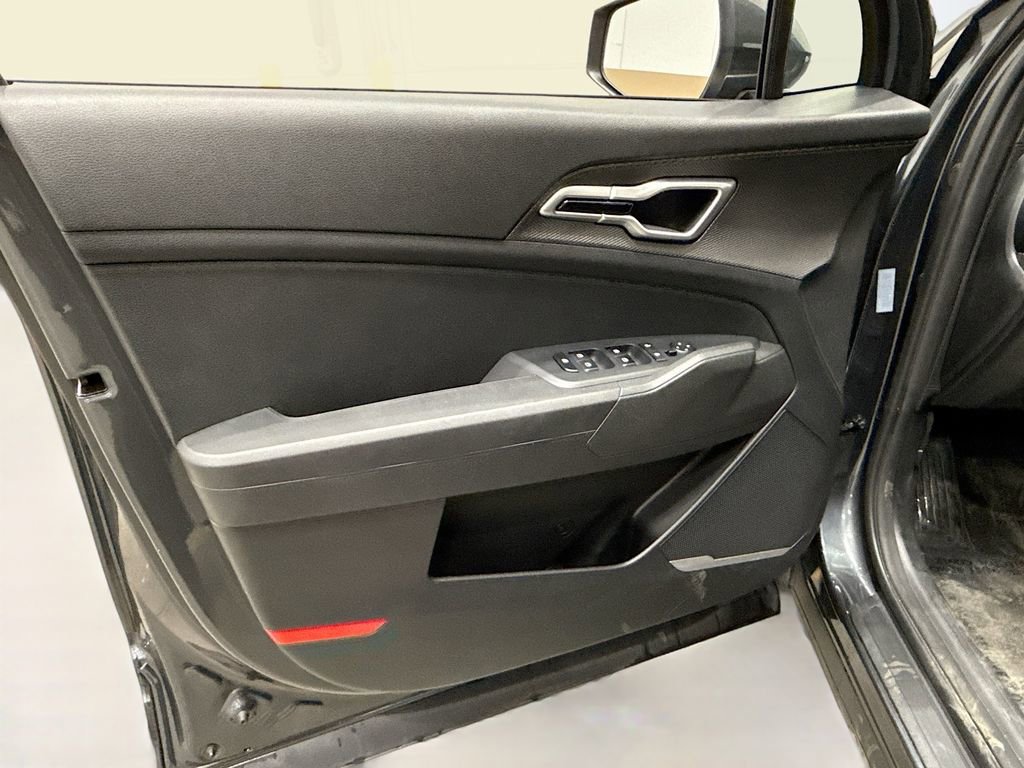 Used 2023 Kia Sportage LX image 16
