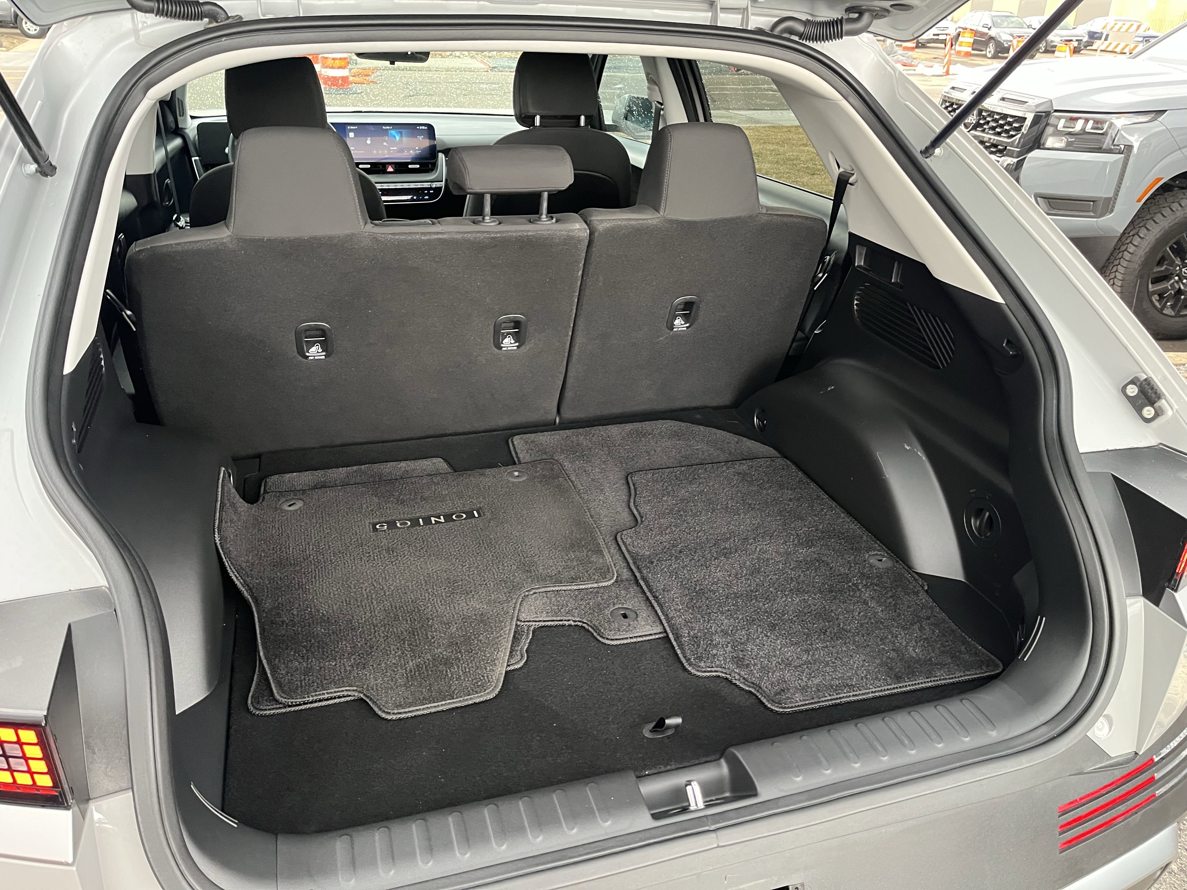 Used 2025 Hyundai Ioniq 5 SE image 33