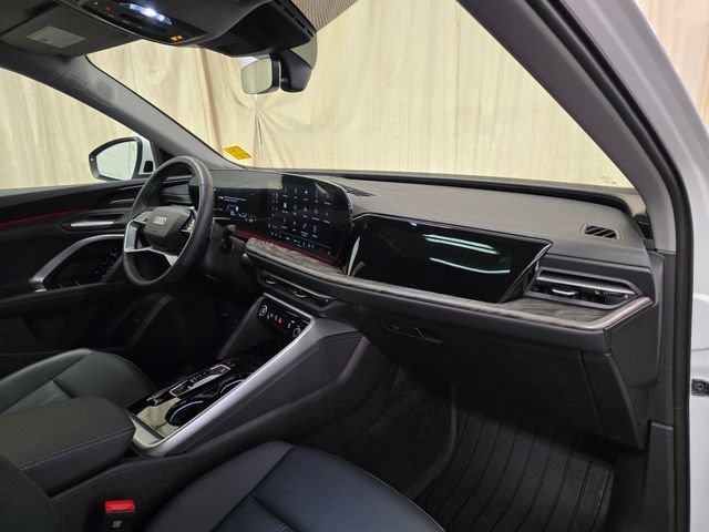 Used 2025 Audi Q5 Premium Plus w/ Premium Plus AWD/4WD image 40