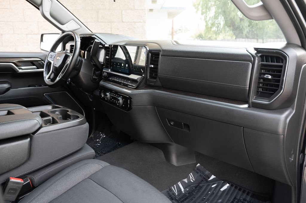 Used 2024 Chevrolet Silverado 1500 LT AWD/4WD image 45