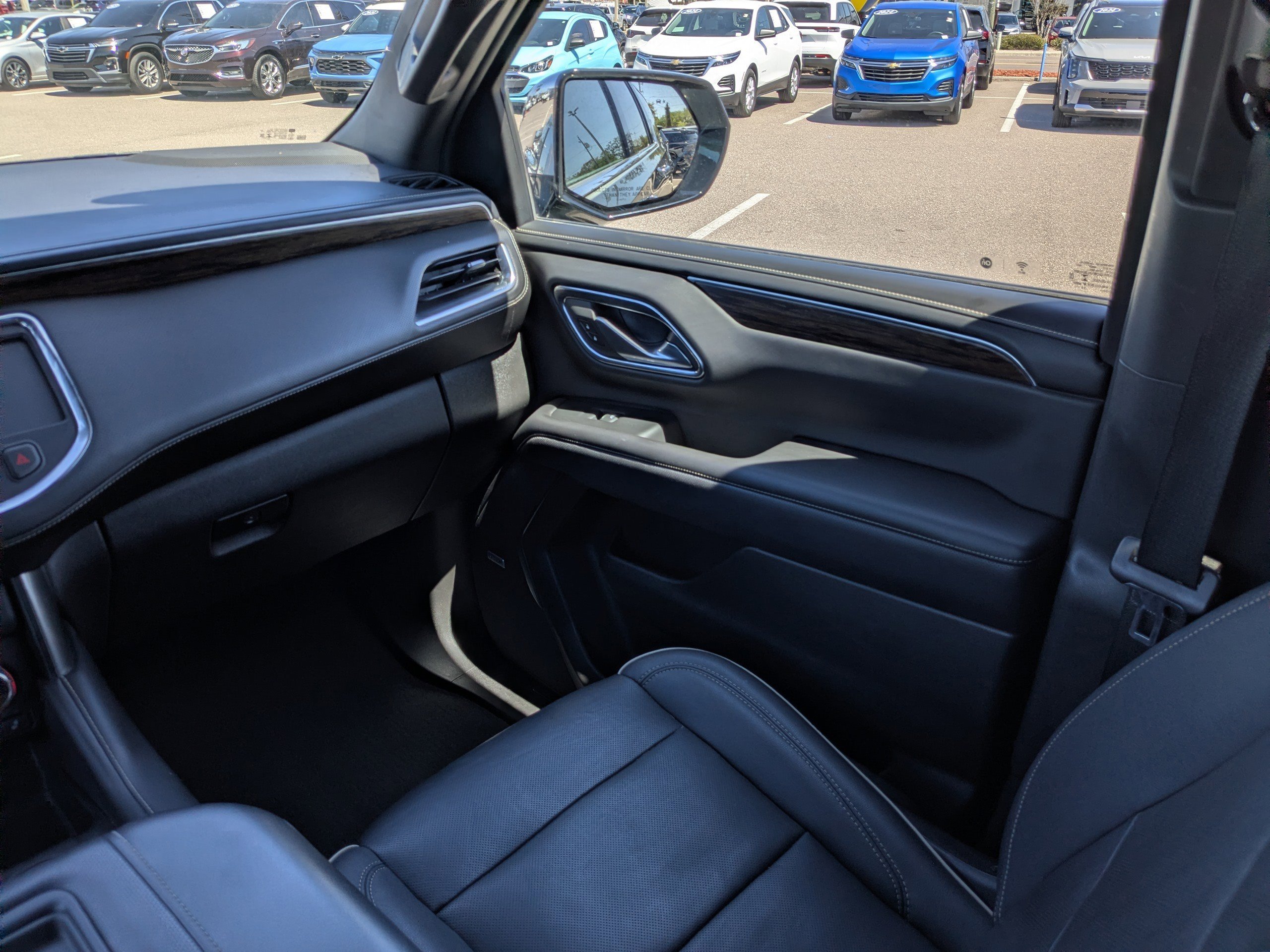 Used 2023 Chevrolet Suburban Premier image 19