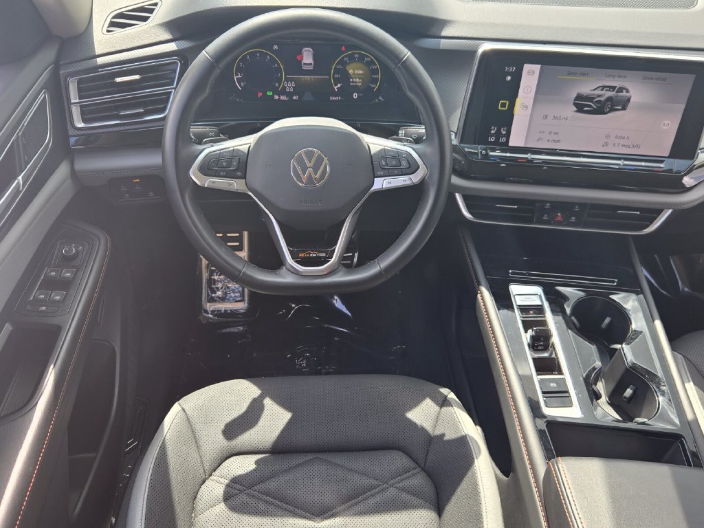 Certified 2025 Volkswagen Atlas Peak Edition SE AWD/4WD image 15
