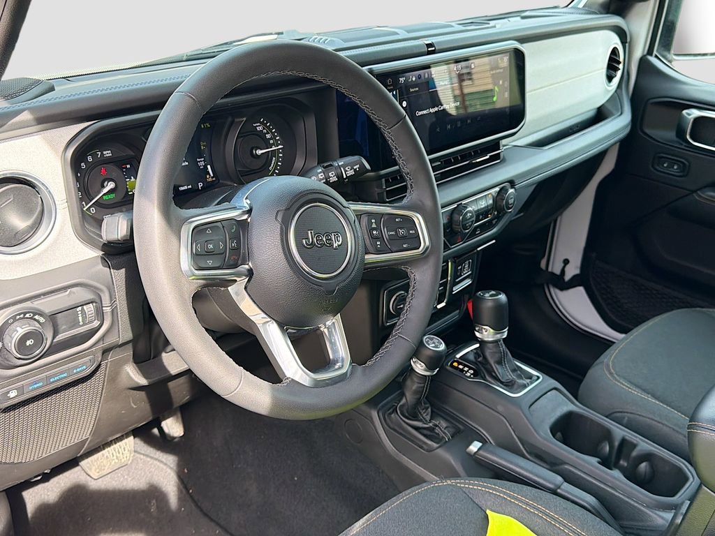 Used 2025 Jeep Wrangler Unlimited Sahara image 22
