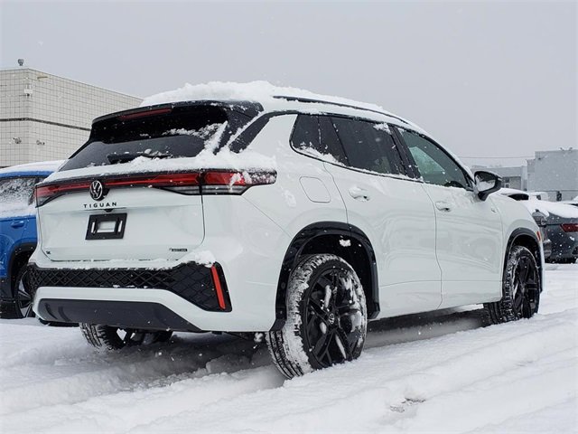 New 2026 Volkswagen Tiguan SE R-Line image 3