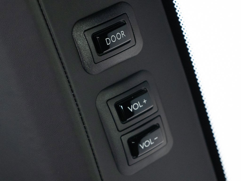 Certified 2024 Rolls-Royce Cullinan Black Badge w/ Dark Exterior Package image 31