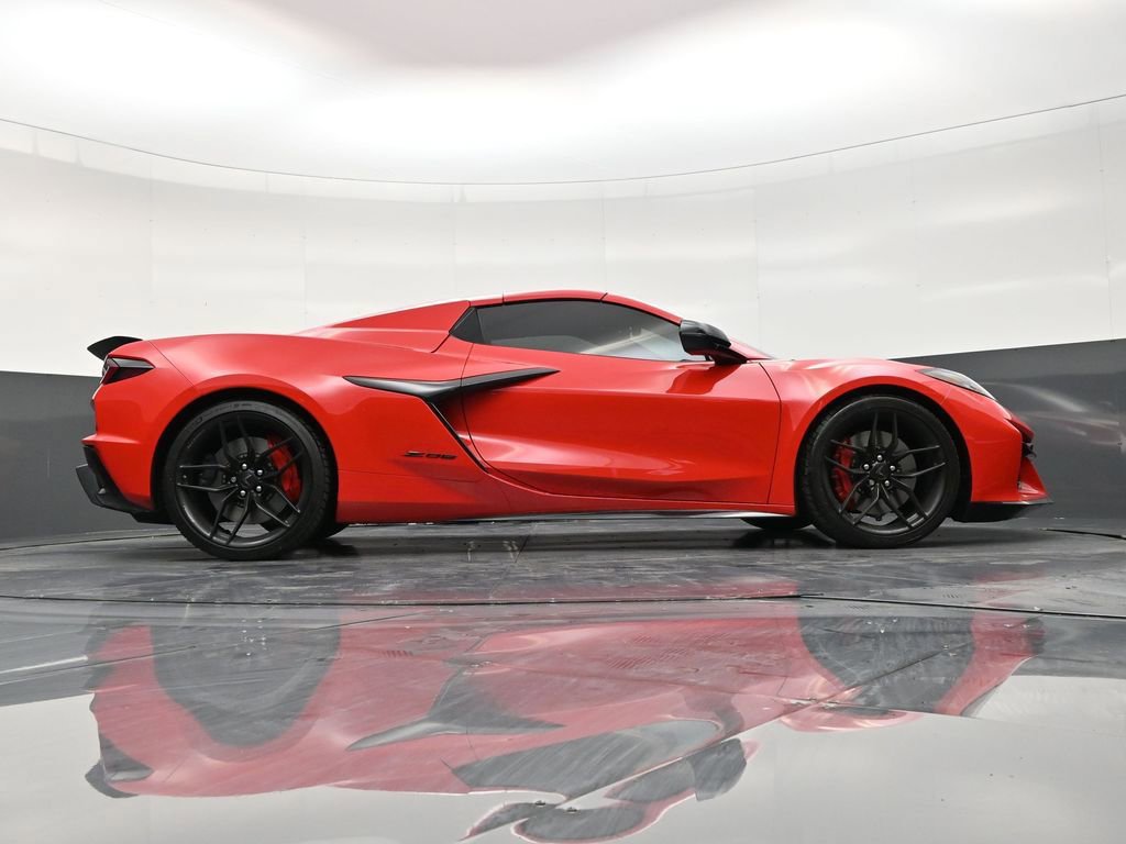 Used 2025 Chevrolet Corvette Z06 image 25