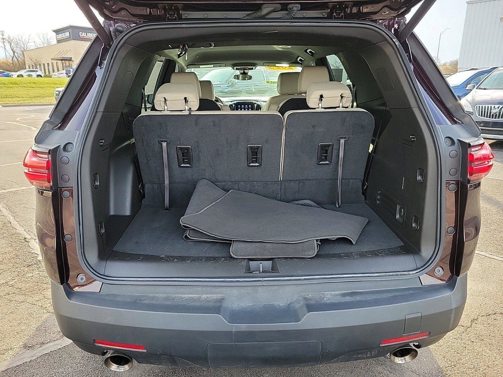 Used 2023 Chevrolet Traverse LT image 7
