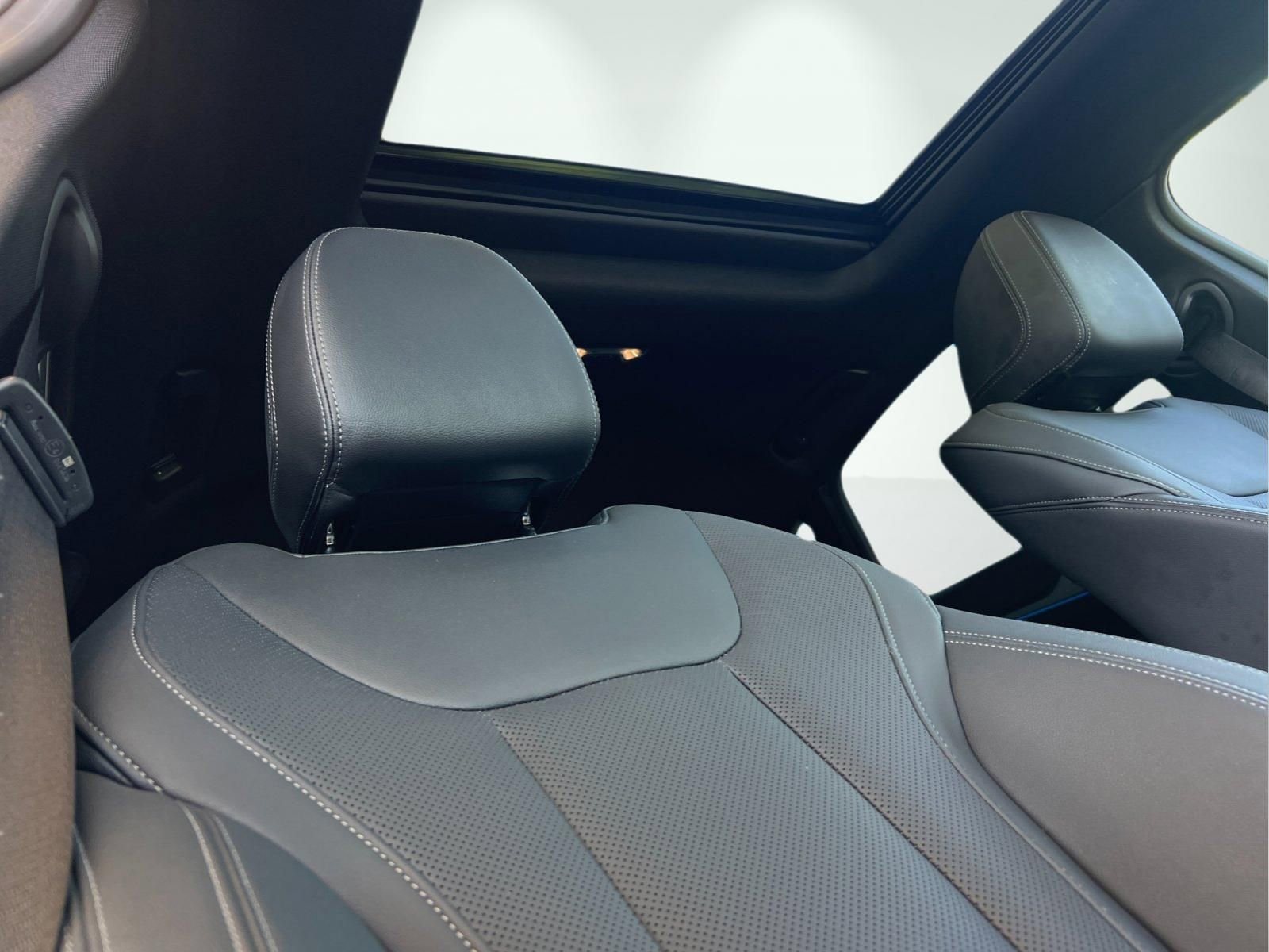 Used 2024 BMW i4 eDrive35 w/ Premium Package image 16