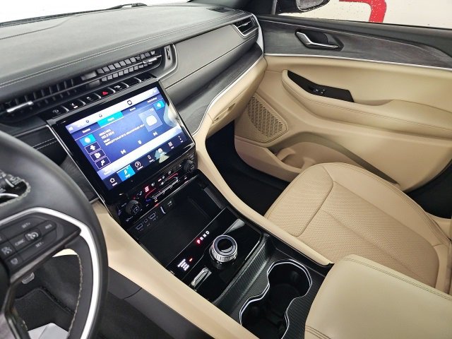 Certified 2024 Jeep Grand Cherokee Limited w/ Luxury Tech Group II image 25