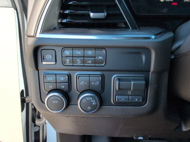 New 2026 Chevrolet Suburban LS AWD/4WD image 17