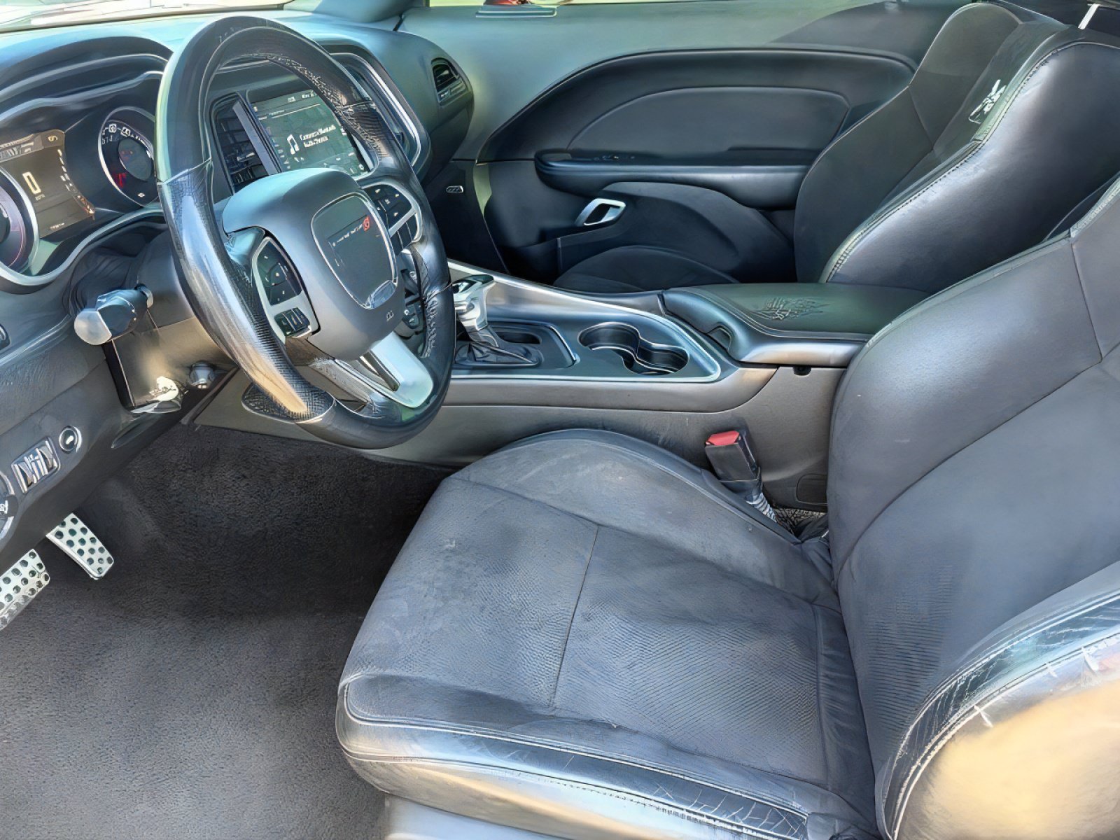 Used 2018 Dodge Challenger R/T Scat Pack w/ Leather Interior Group RWD image 17