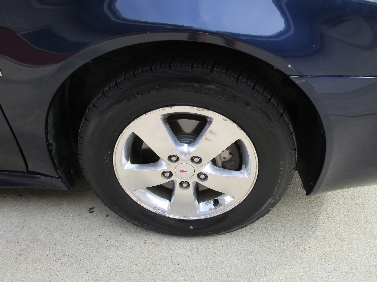 Used 2007 Pontiac Grand Prix w/ Sun And Sound Package FWD image 10