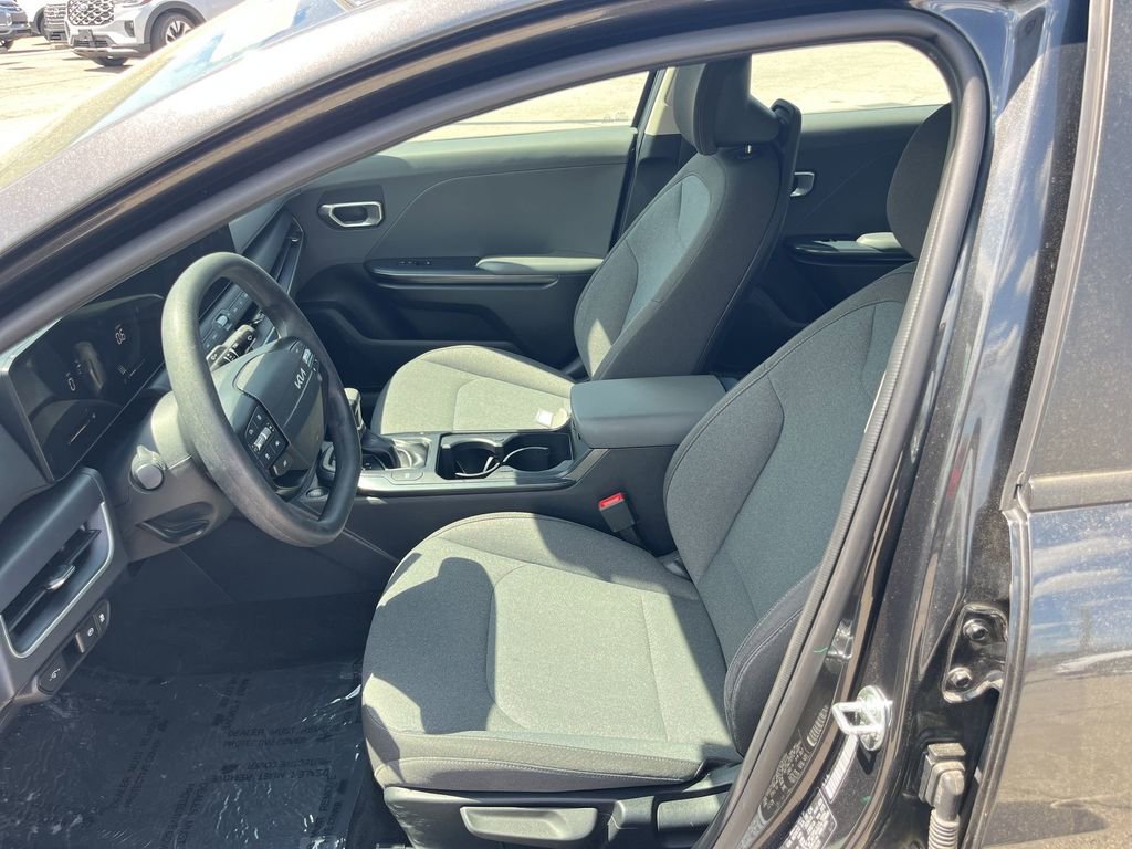 Used 2025 Kia K4 LXS image 25