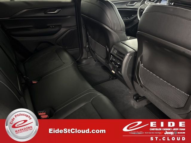 New 2025 Jeep Grand Cherokee Altitude image 30