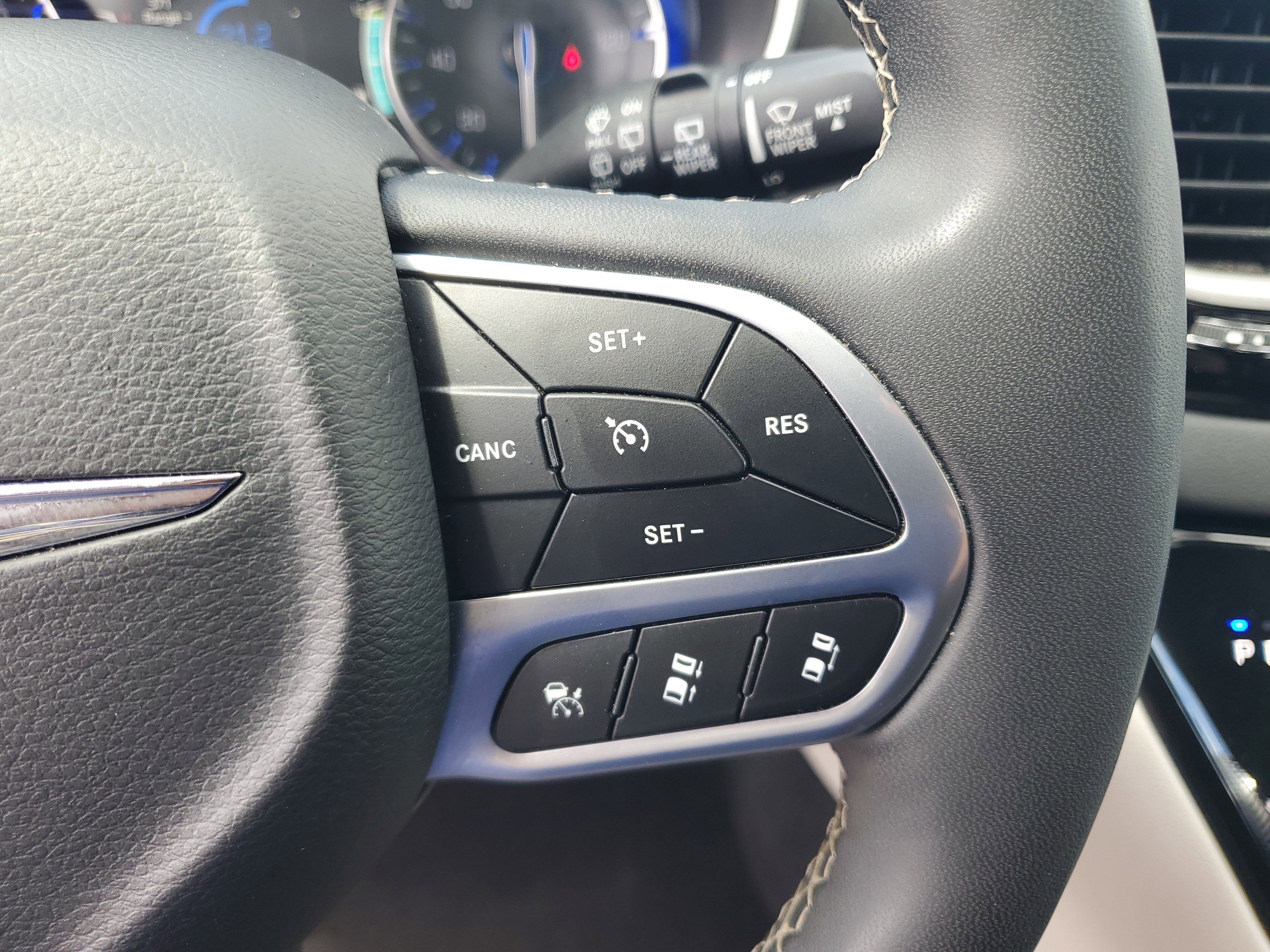 Used 2024 Chrysler Pacifica Touring-L FWD image 18