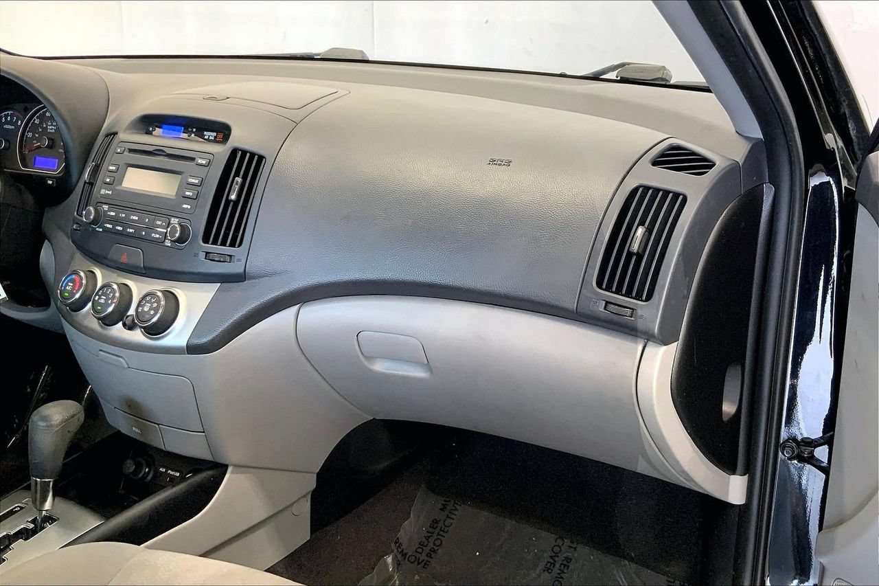 Used 2010 Hyundai Elantra GLS FWD image 16