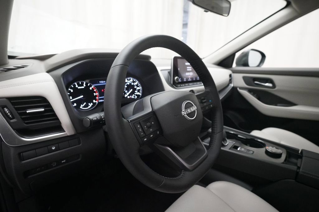 Certified 2025 Nissan Rogue SV w/ SV Premium Package image 8