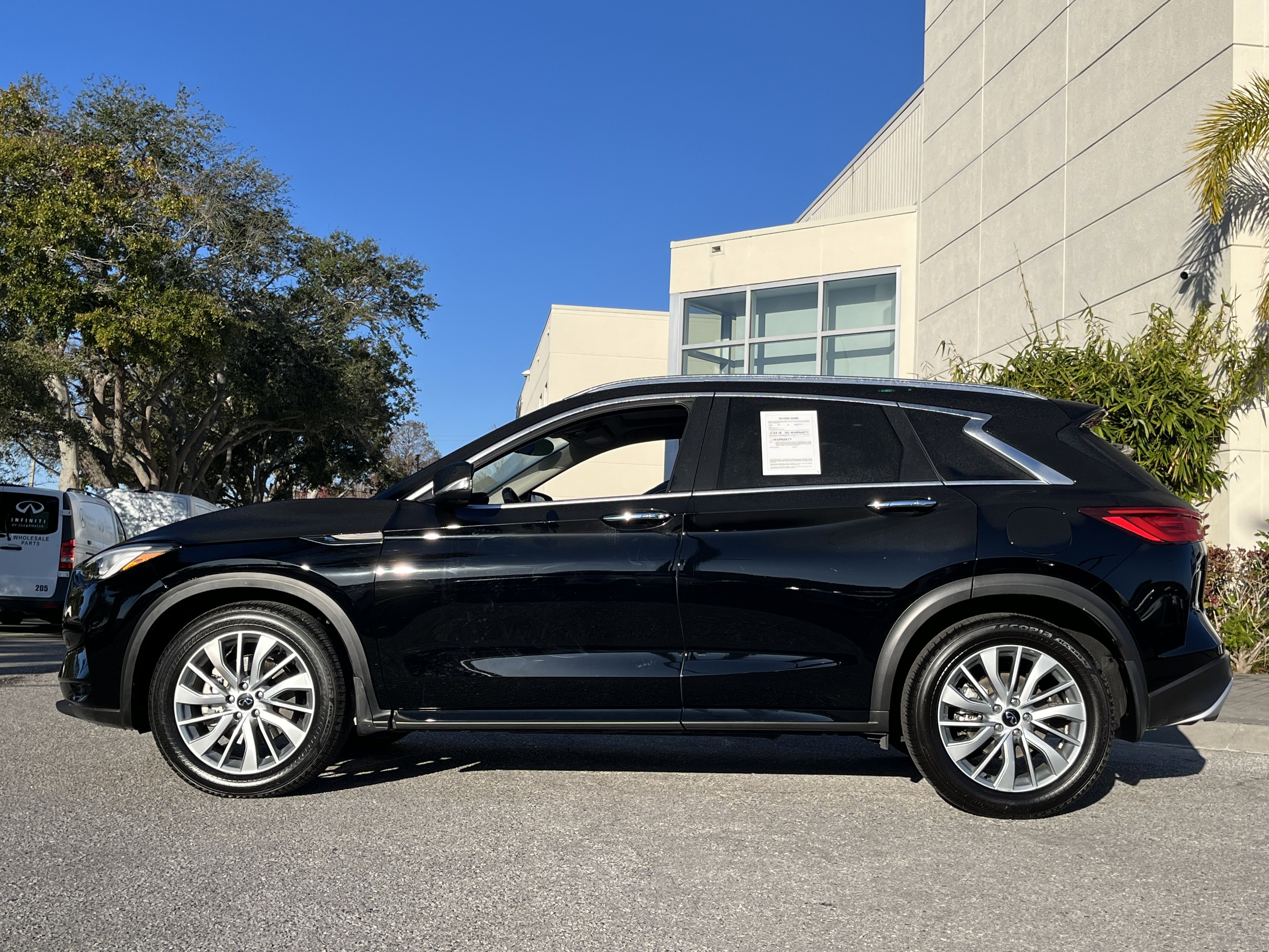 Certified 2025 INFINITI QX50 Luxe image 2