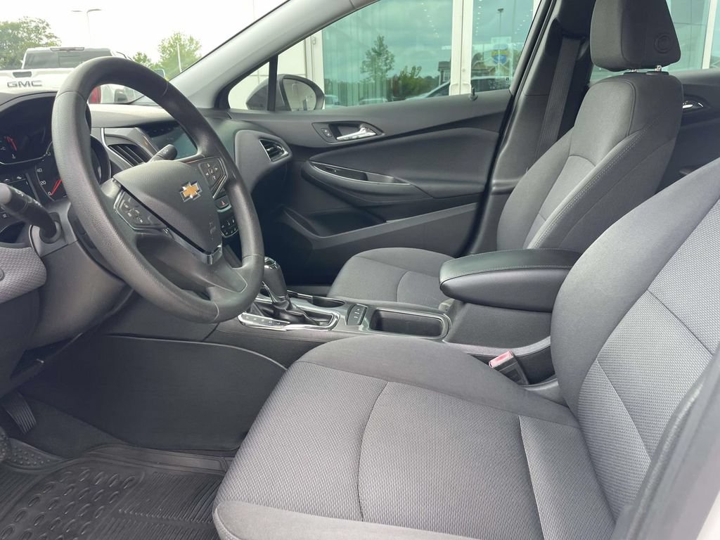 Used 2019 Chevrolet Cruze LT w/ Convenience Package FWD image 14