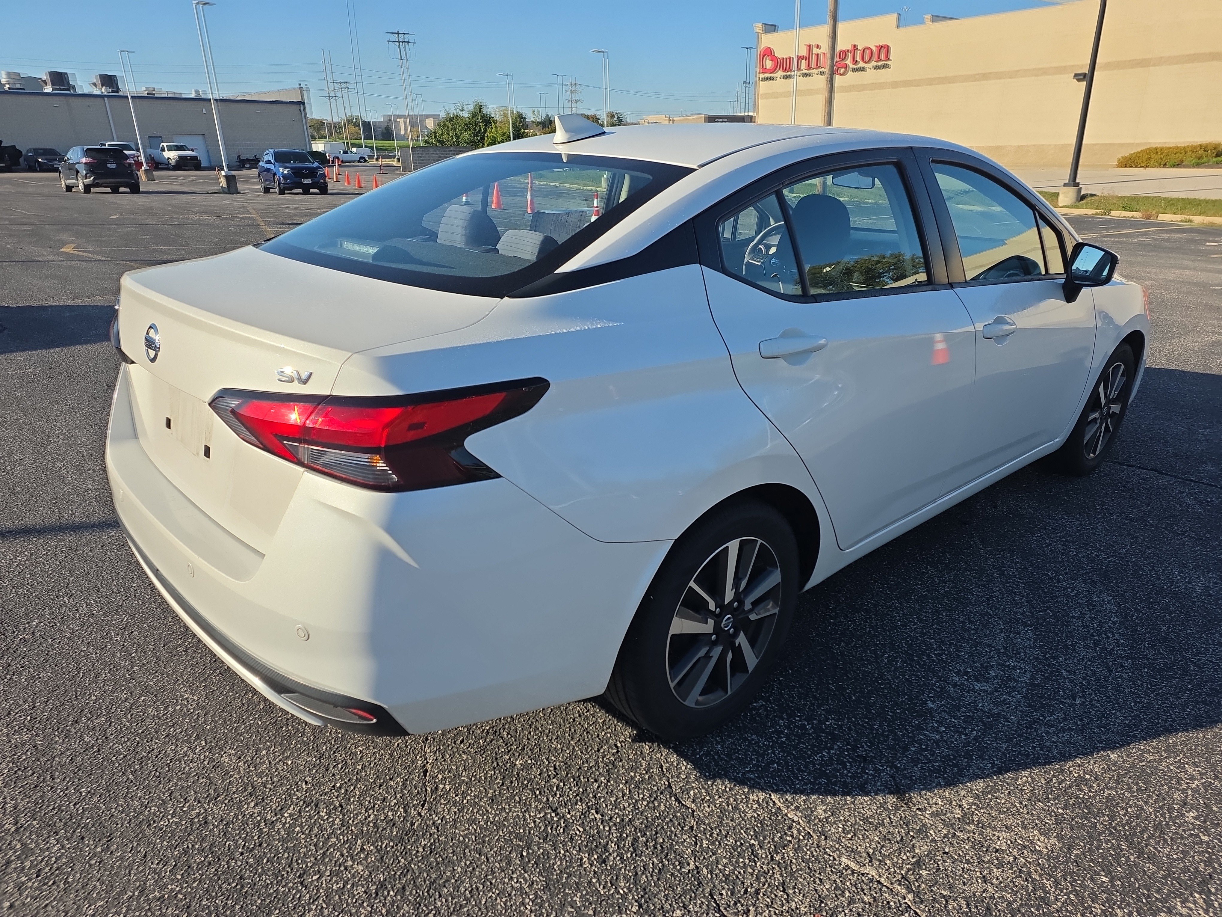 Used 2021 Nissan Versa SV FWD image 4