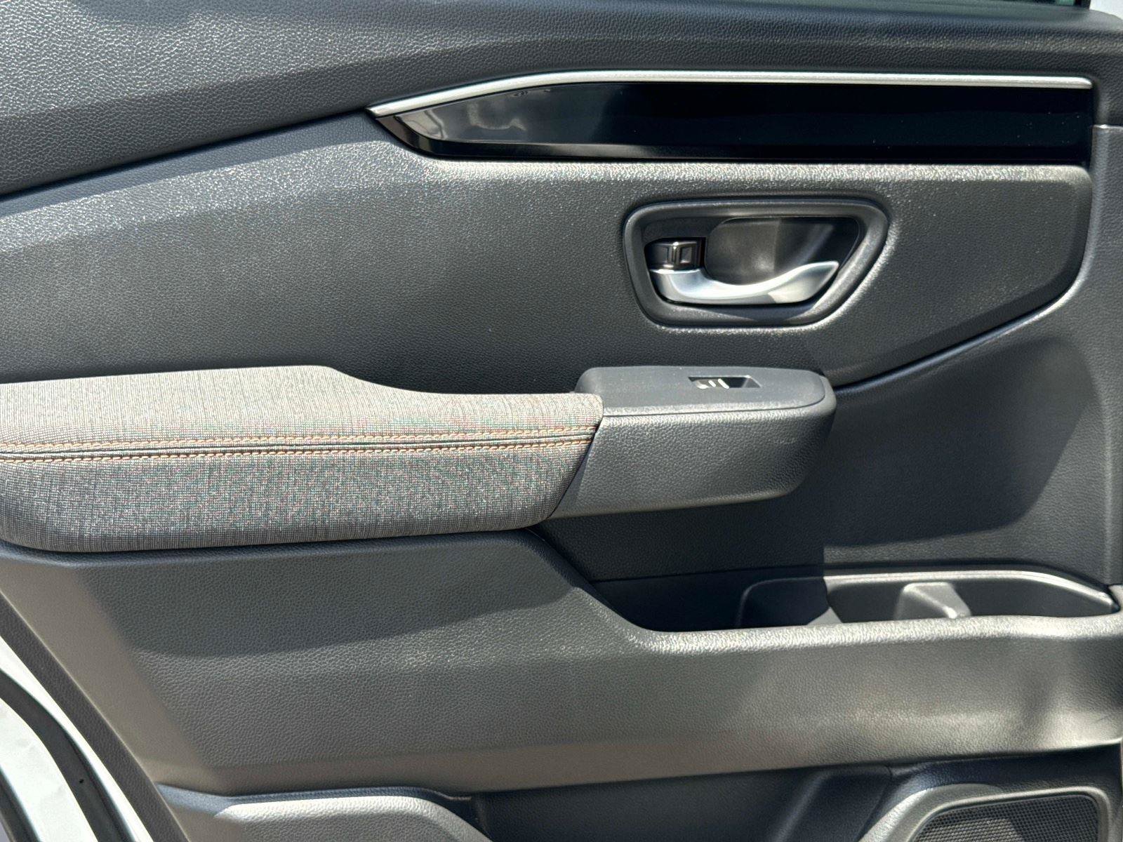 Certified 2025 Honda Pilot Sport image 12