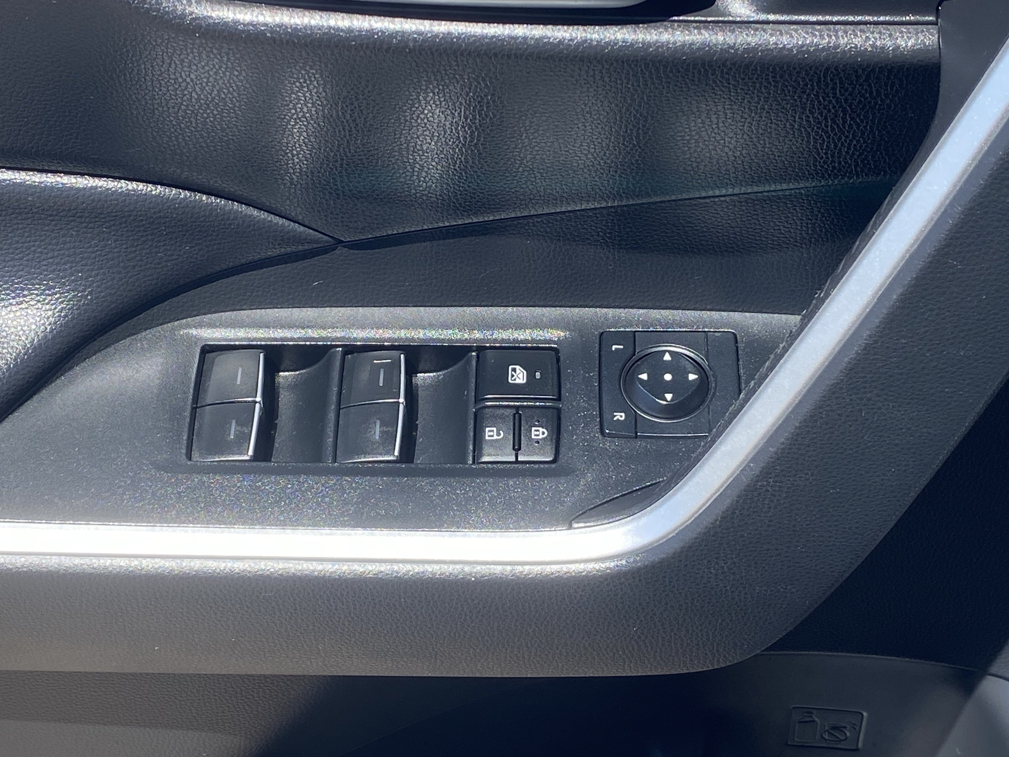 Used 2024 Toyota RAV4 XLE FWD image 19
