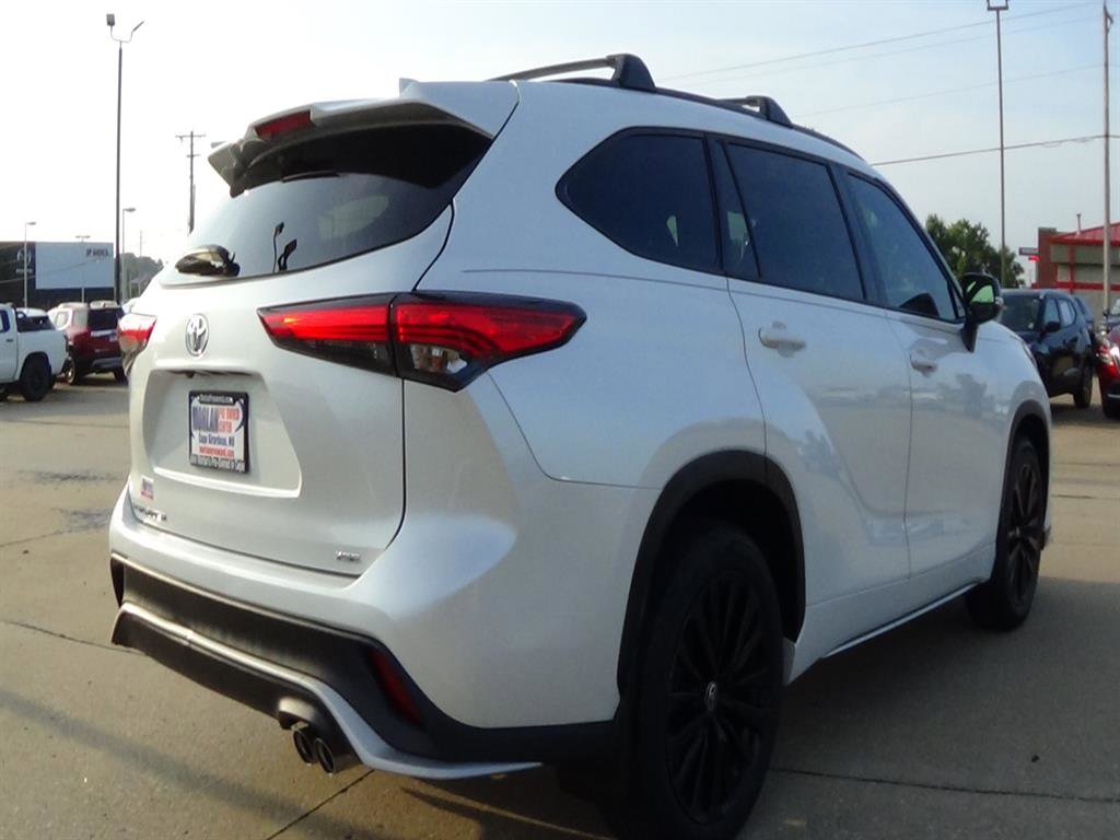 Used 2023 Toyota Highlander XSE image 6