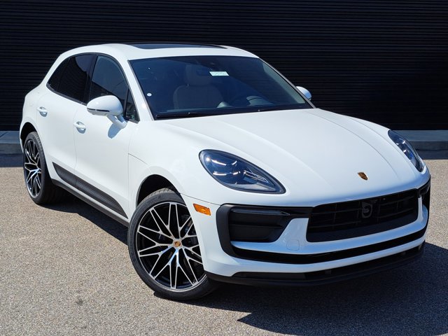 Certified 2025 Porsche Macan AWD/4WD image 9