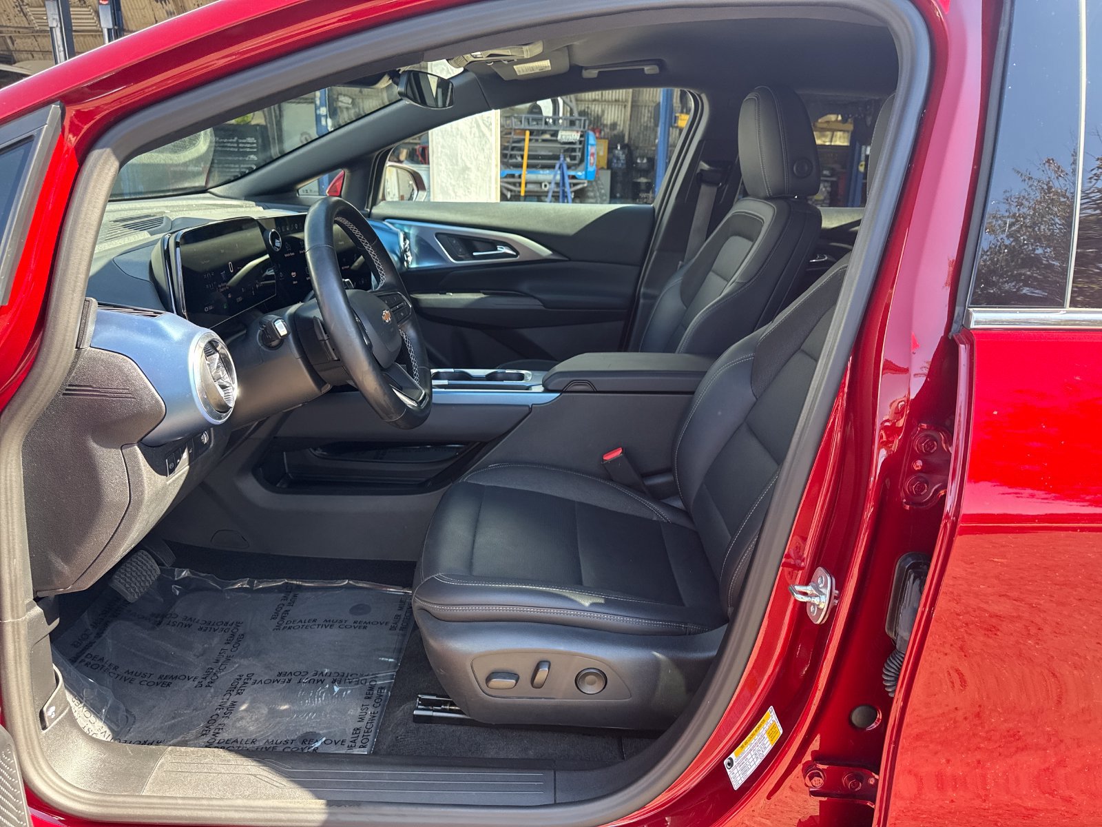 Used 2024 Chevrolet Equinox EV LT w/ LPO, Trailering Package FWD image 9