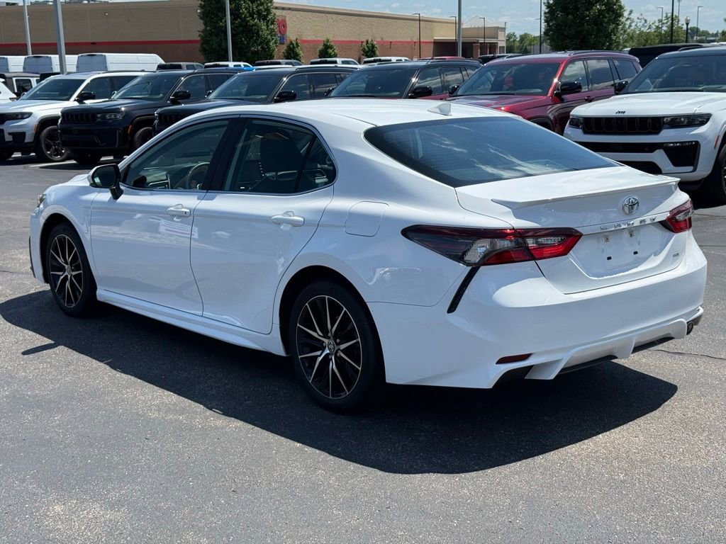 Used 2024 Toyota Camry SE w/ Cold Weather Package FWD image 6