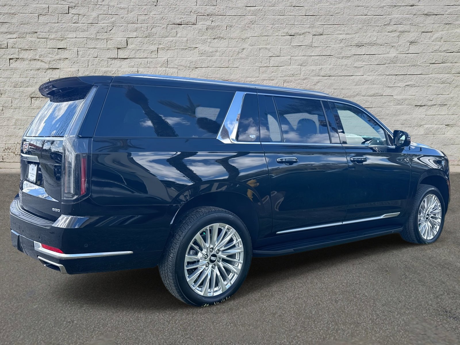 Certified 2025 Cadillac Escalade ESV Premium Luxury image 5