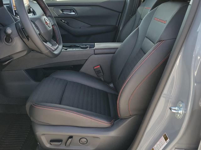 Used 2025 Nissan Rogue SV w/ Rock Creek Premium Package image 6