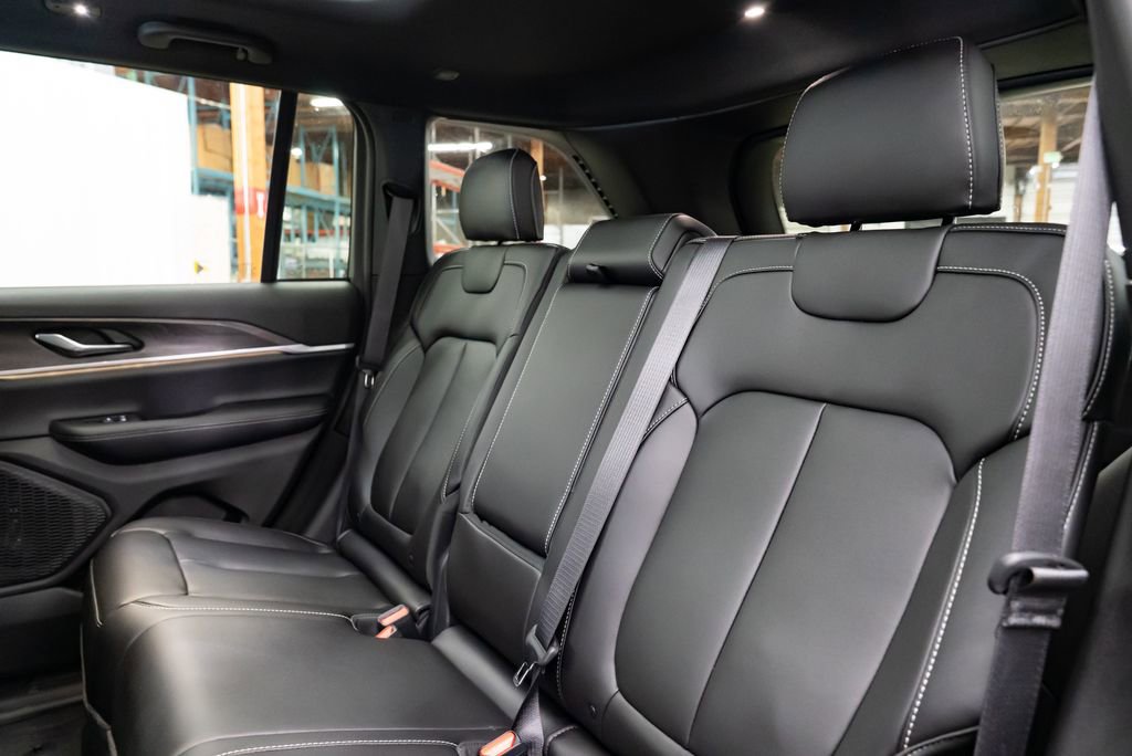 New 2025 Jeep Grand Cherokee Limited w/ Trailer Tow Package image 27