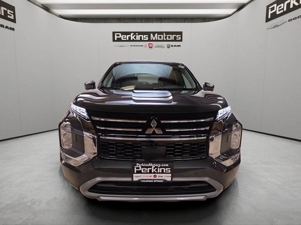 Used 2025 Mitsubishi Outlander SE image 8