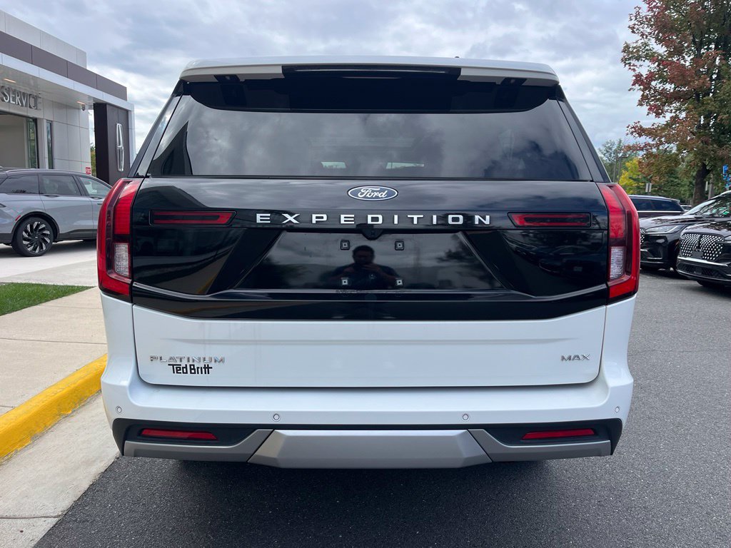 Certified 2025 Ford Expedition Max Platinum w/ Driver's Package AWD/4WD image 8