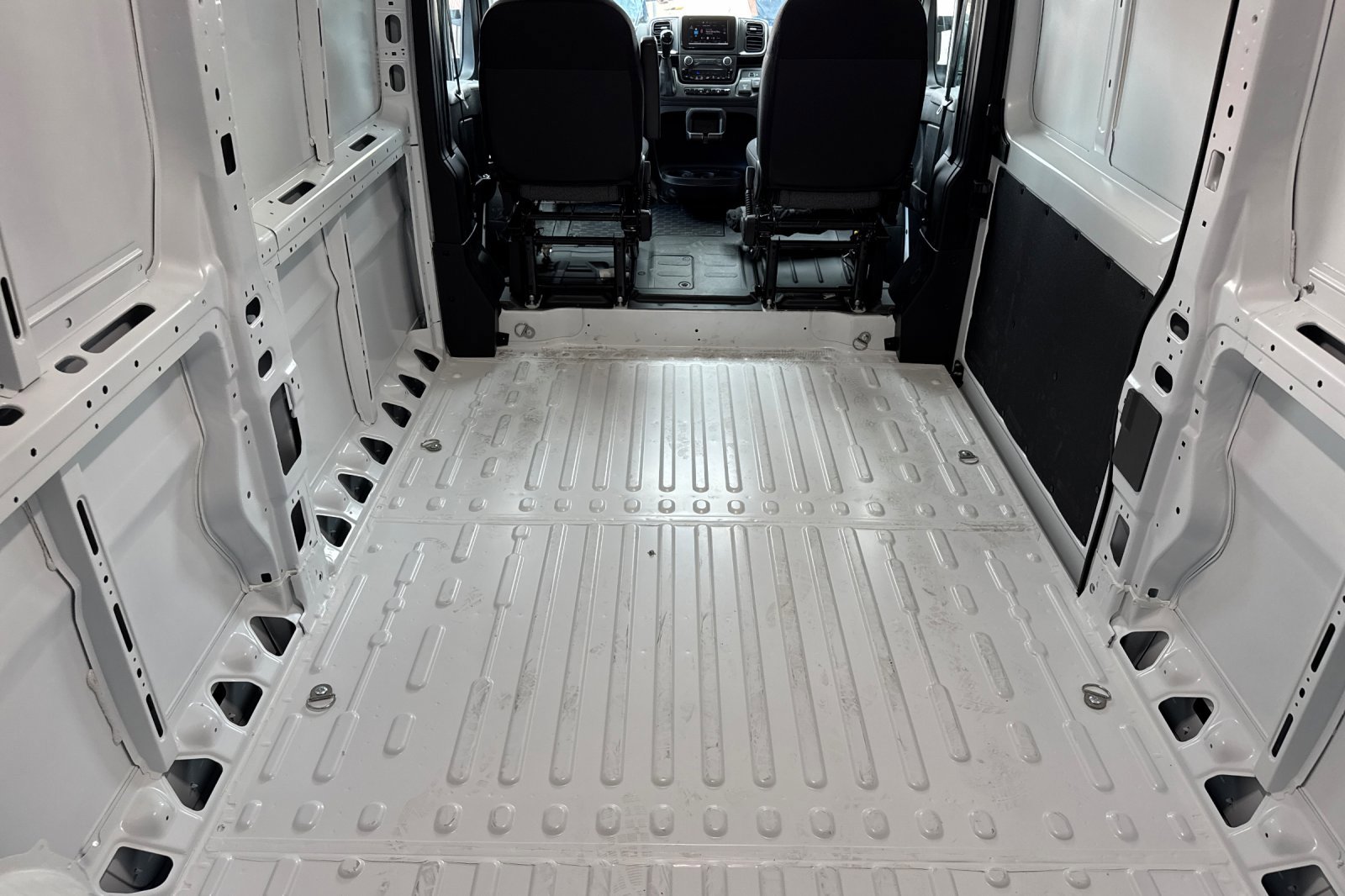 New 2026 RAM ProMaster 2500 w/ Quick Order Package 22G SLT image 13