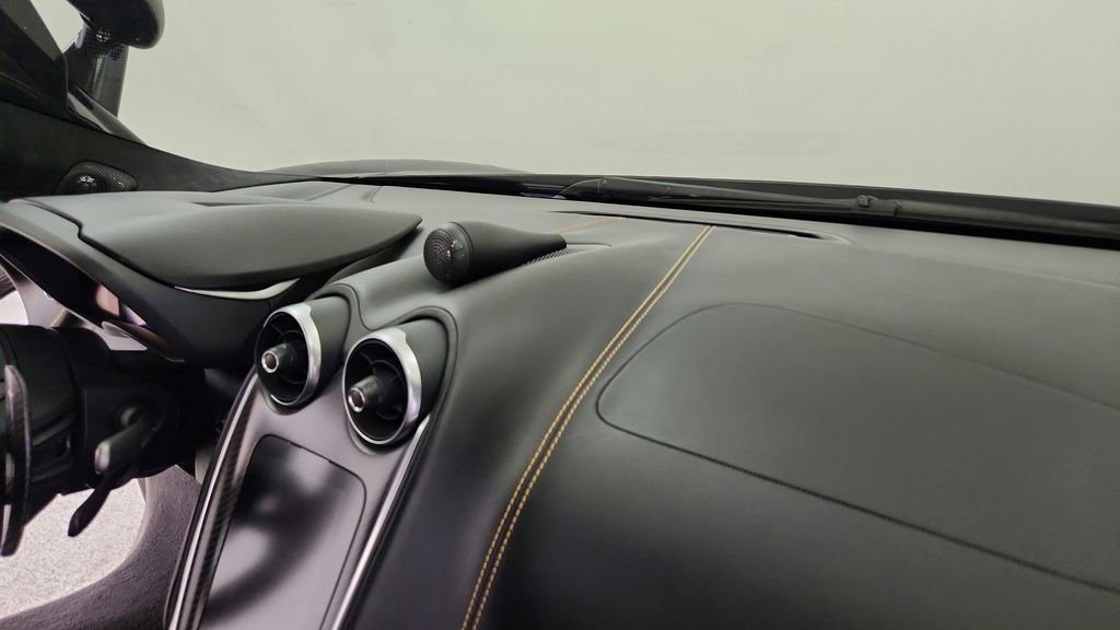 Used 2016 McLaren 570S Coupe RWD image 32