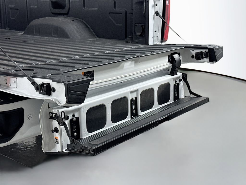 Used 2025 GMC Sierra 3500 Denali w/ Technology Package AWD/4WD image 32
