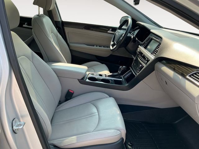 Used 2016 Hyundai Sonata Limited w/ Option Group 05 FWD image 15