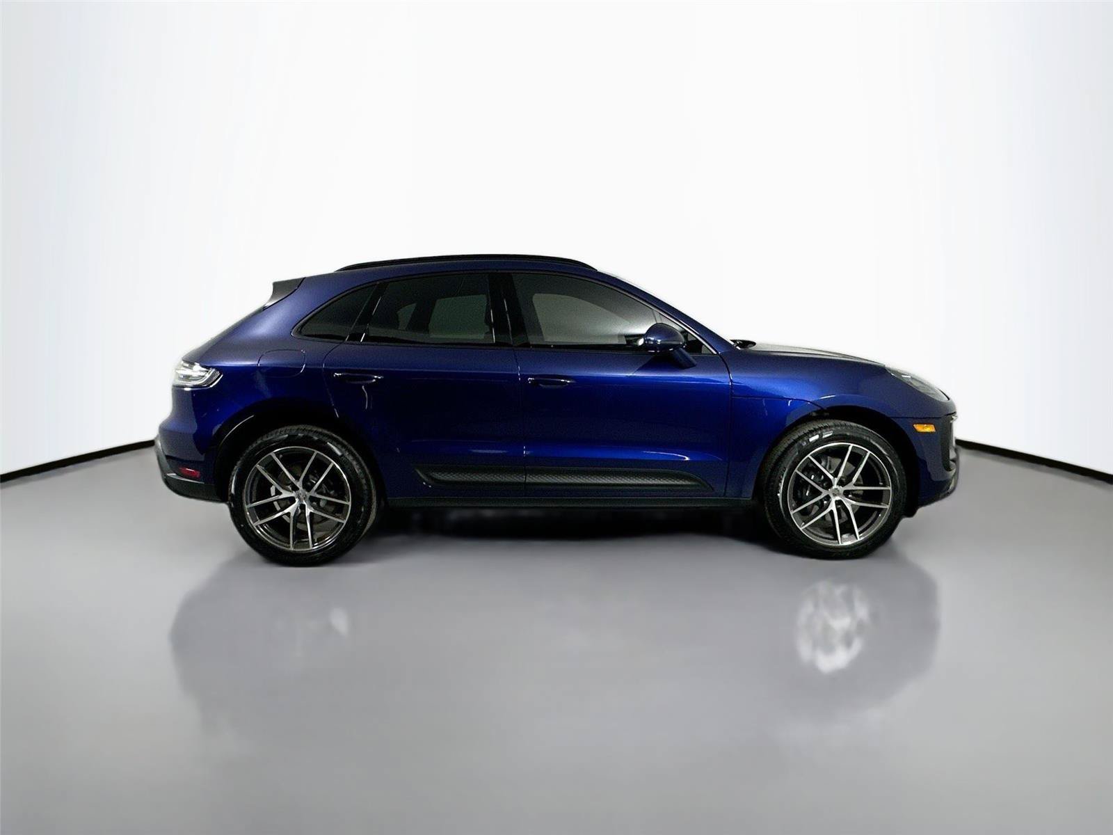 Certified 2026 Porsche Macan Turbo AWD/4WD image 8
