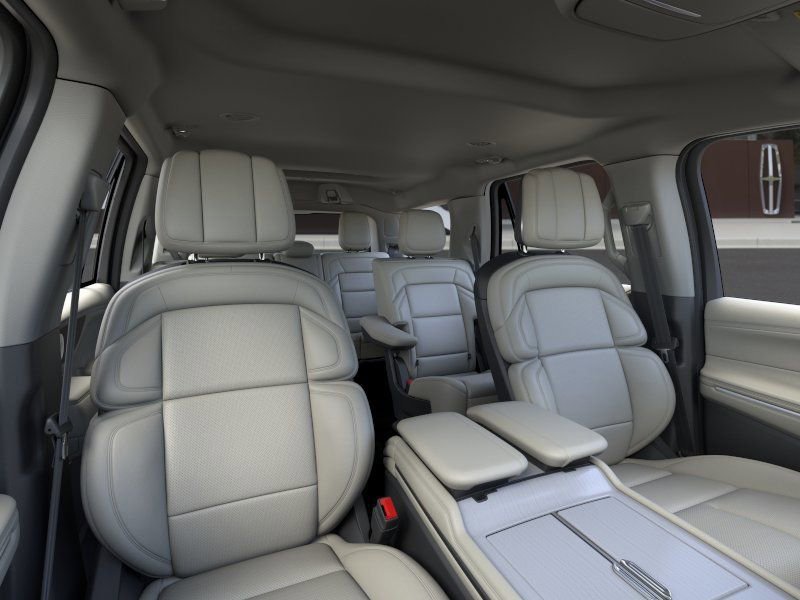 New 2026 Lincoln Navigator Premiere AWD/4WD image 10
