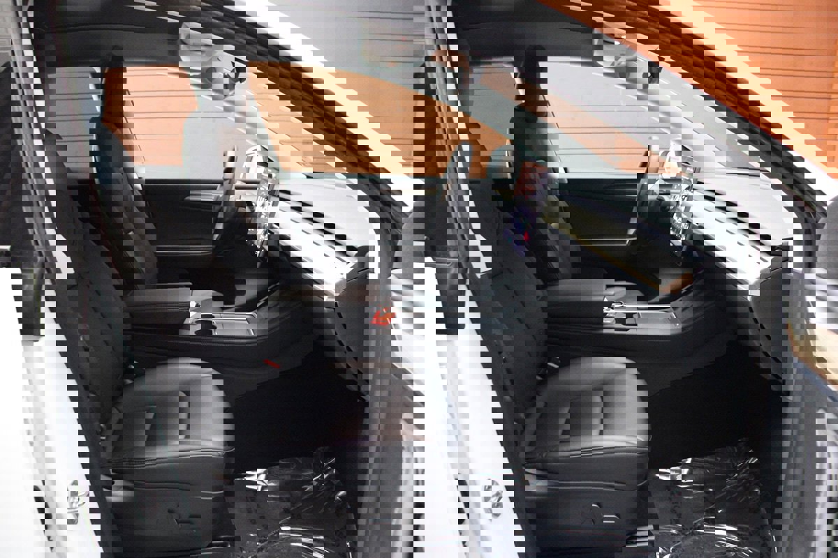 Used 2022 Tesla Model Y Long Range image 43