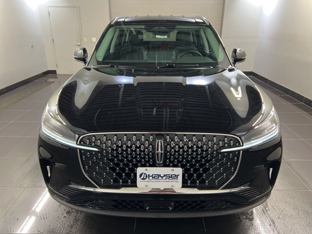 Used 2026 Lincoln Aviator AWD image 2