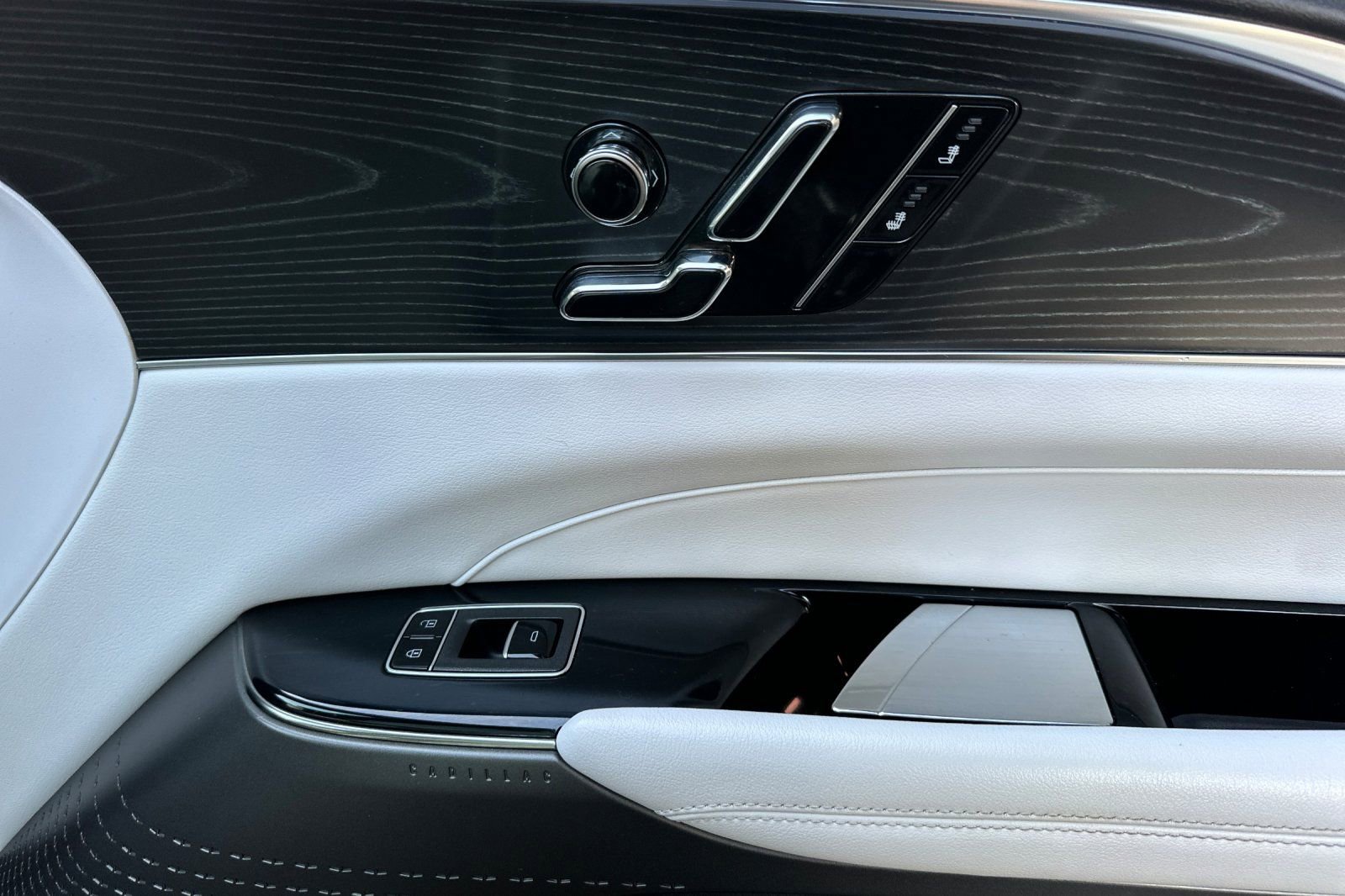 Certified 2024 Cadillac Lyriq Luxury image 22