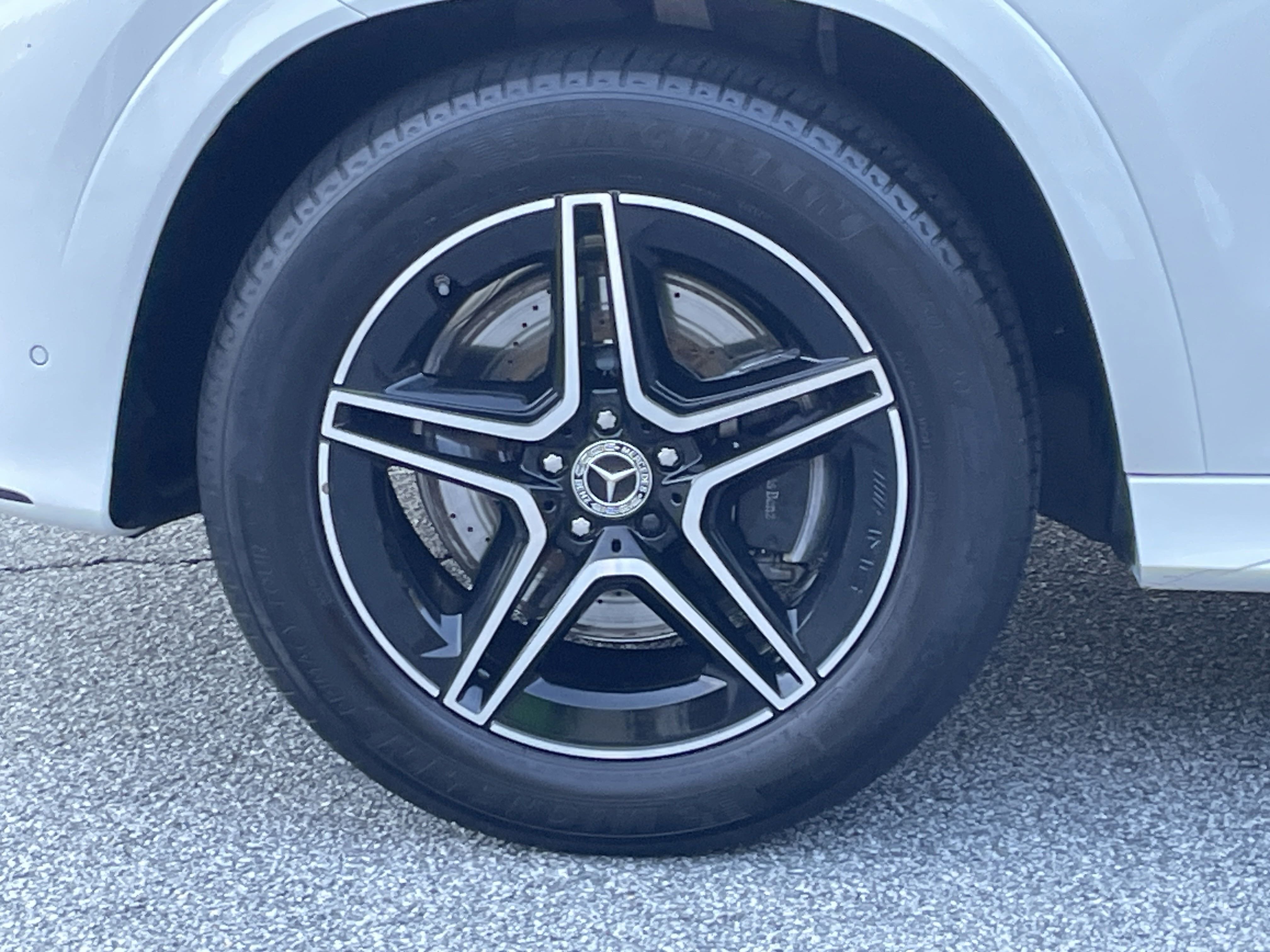 Used 2024 Mercedes-Benz GLE 350 4MATIC w/ AMG Line Exterior image 15