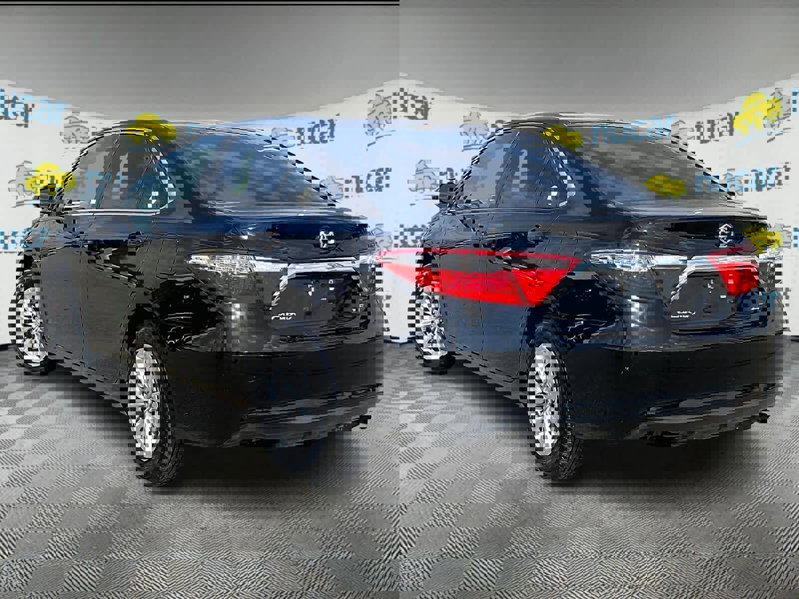 Used 2017 Toyota Camry LE image 4